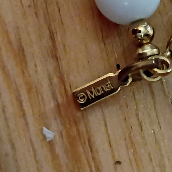 80s Signed Monet White and Gold Beaded Necklace - Picture 6 of 6